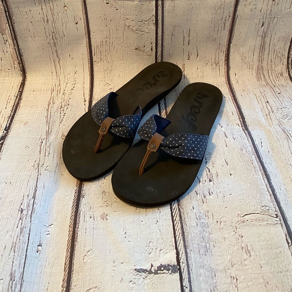 Reef Navy Polka Dot Flip Flop Size 6